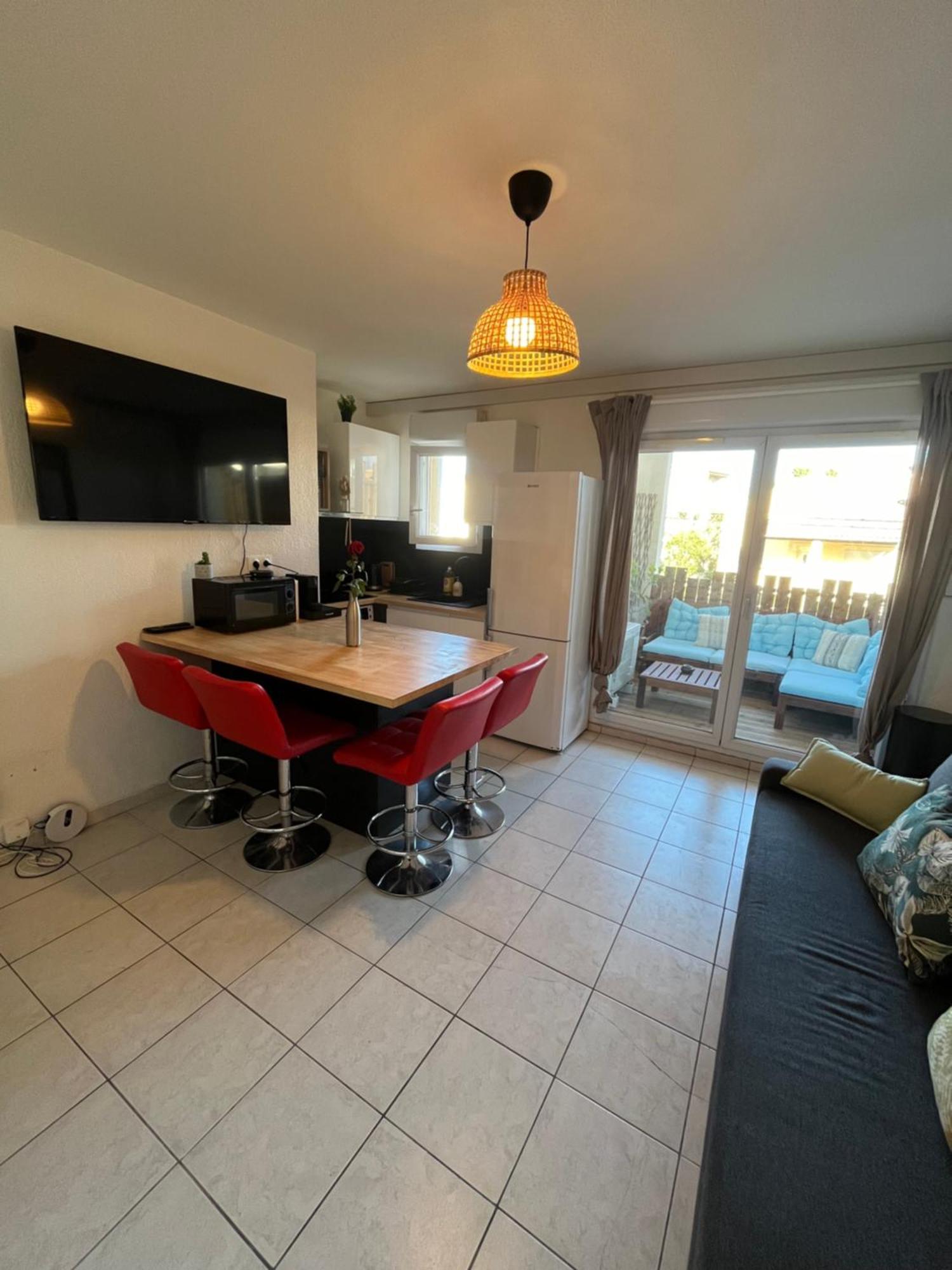 Joli T2/ Tram/ Clim/ Parking/ Wifi/ Piscine Lägenhet Montpellier Exteriör bild