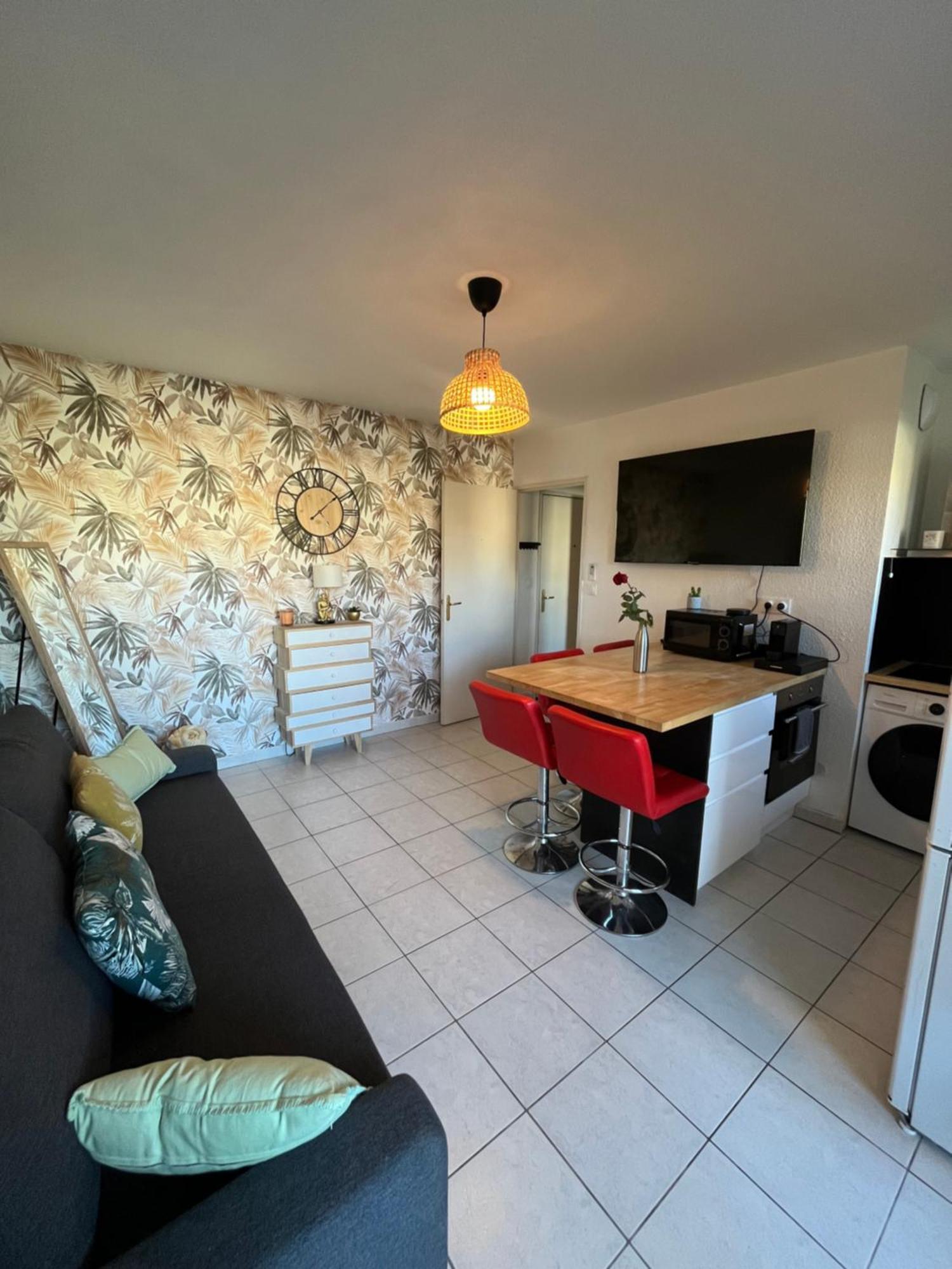 Joli T2/ Tram/ Clim/ Parking/ Wifi/ Piscine Lägenhet Montpellier Exteriör bild
