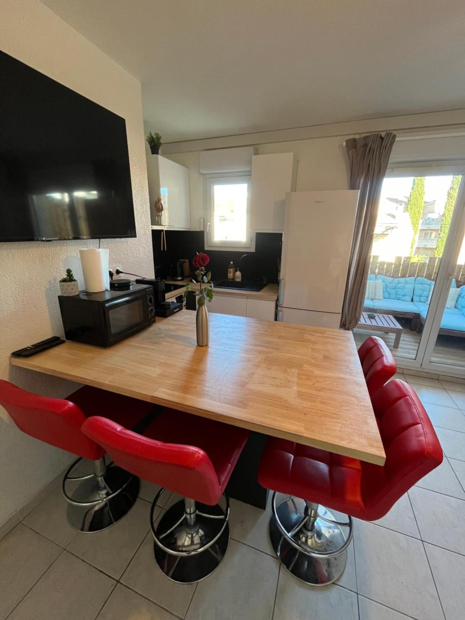 Joli T2/ Tram/ Clim/ Parking/ Wifi/ Piscine Lägenhet Montpellier Exteriör bild
