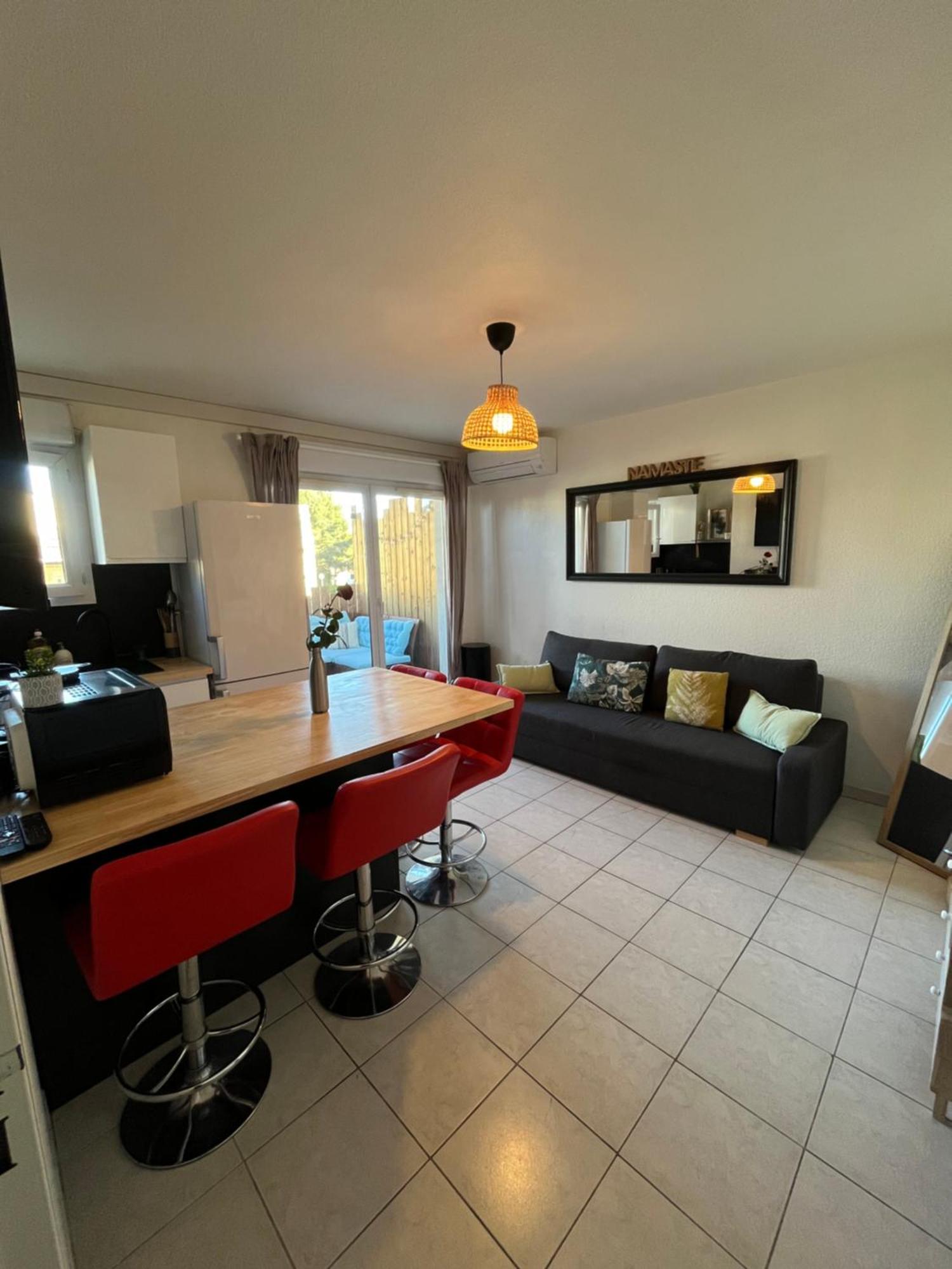 Joli T2/ Tram/ Clim/ Parking/ Wifi/ Piscine Lägenhet Montpellier Exteriör bild